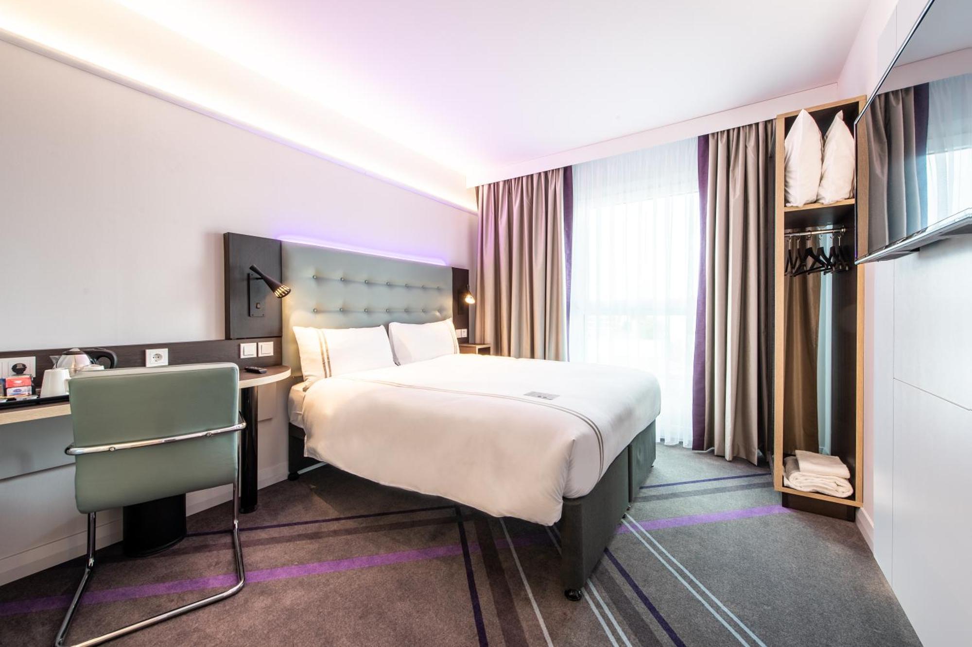 Premier Inn Stuttgart Feuerbach Екстер'єр фото