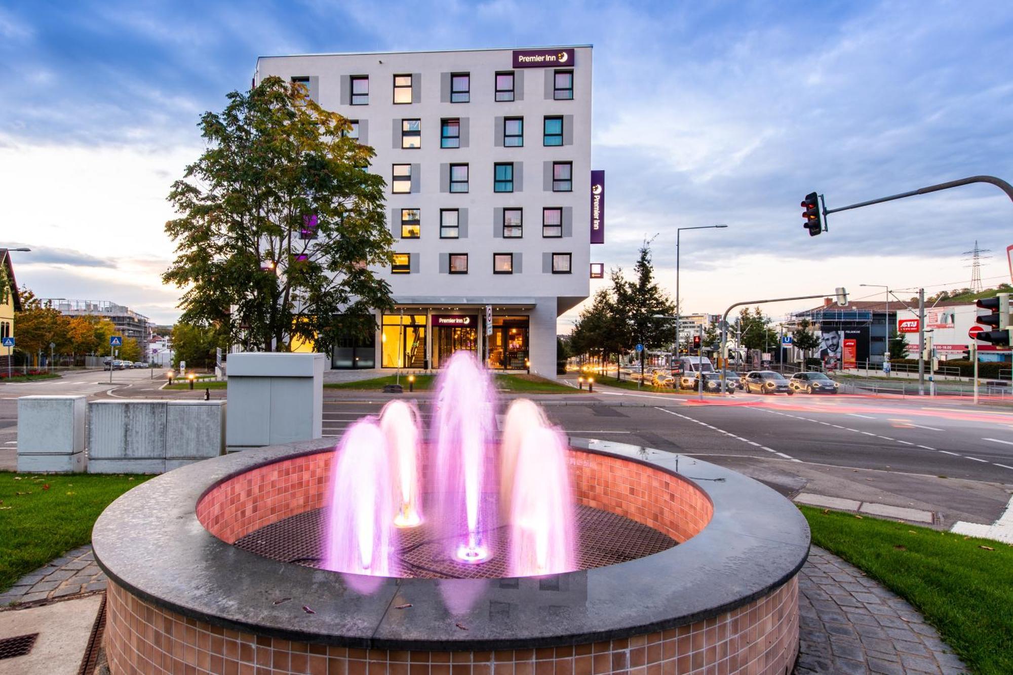 Premier Inn Stuttgart Feuerbach Екстер'єр фото